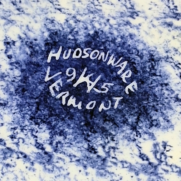 Set of 2 Christmasy Hudsonware Ceramic Vintage Red & Green Cottagecore Pitchers - Picture 2 of 10